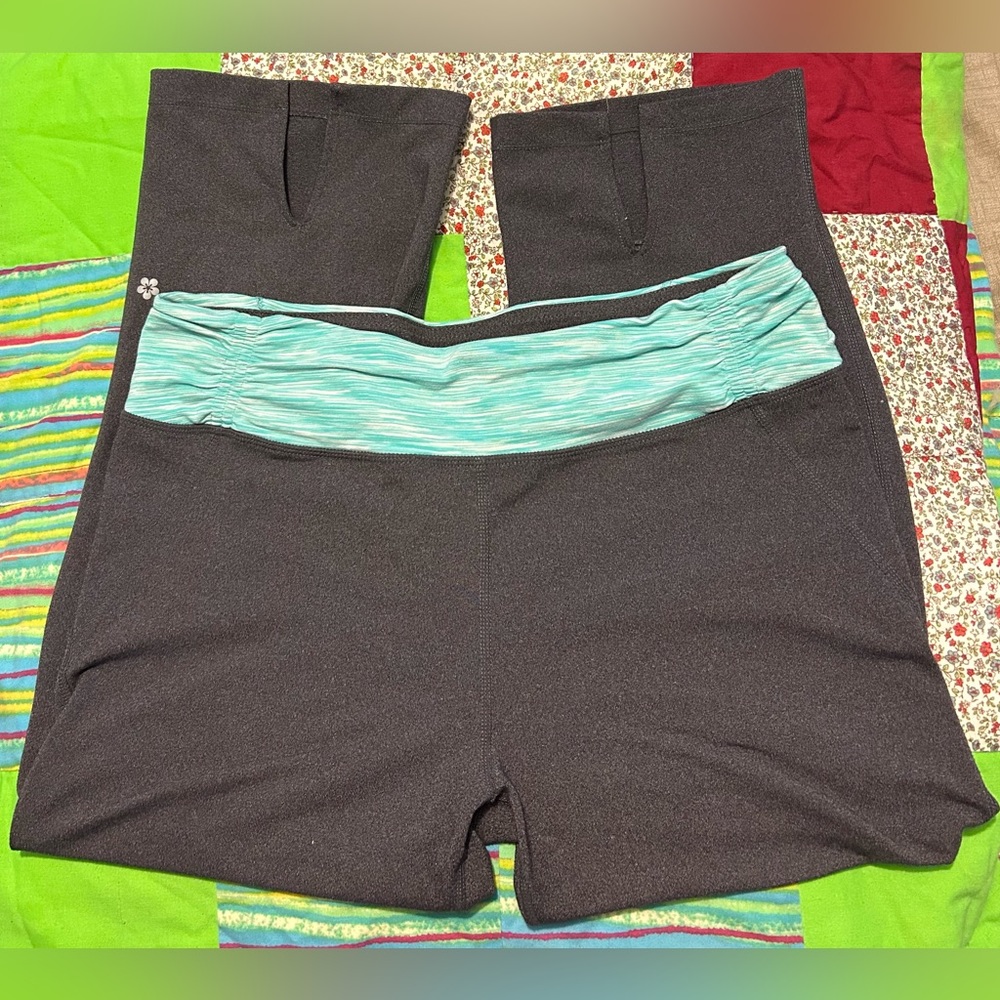 Women’s size large tuff athletics capris!